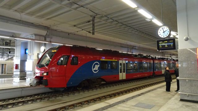 Bodet-donne-lheure-aux-trains-de-Belgrade-en-Serbie