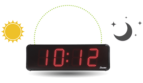 L'horloge HMT LED 25 adapte automatiquement sa luminosité en fonction de son environnement