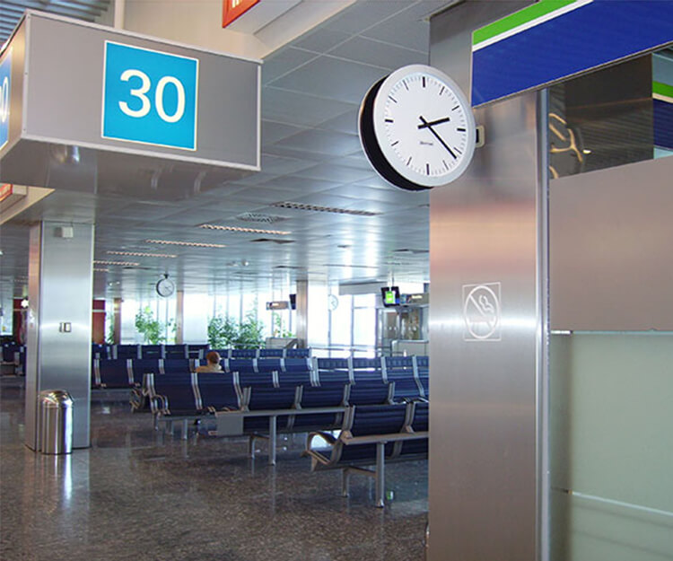 Budapest Airport Profil Clock